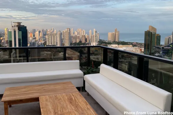 Luna Rooftop Restaurant Obarrio Panama 