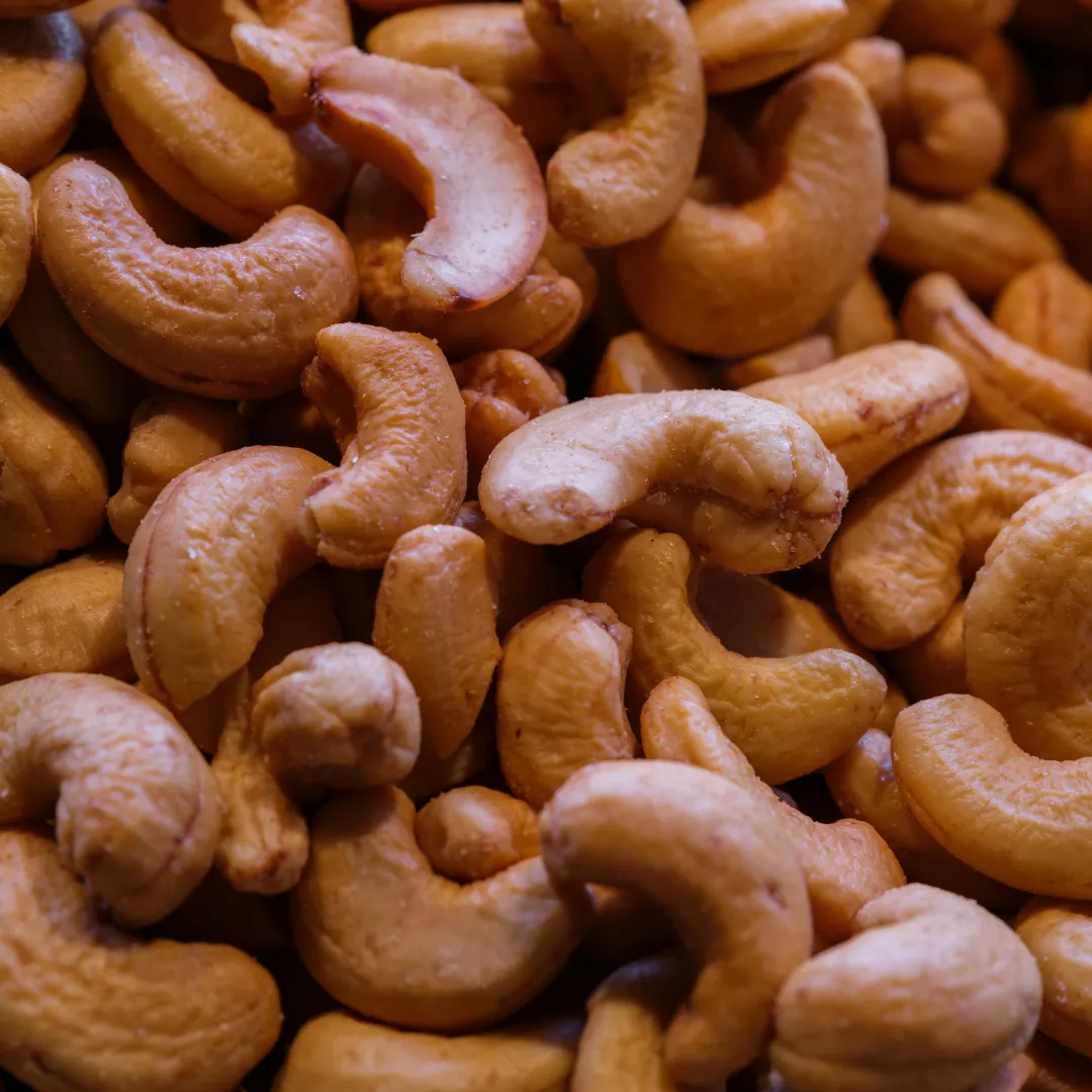 Scotty's Cashew Later - curved roasted cashews
