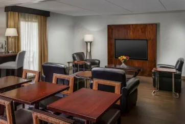 Sheraton Great Valley Hotel Club Lounge