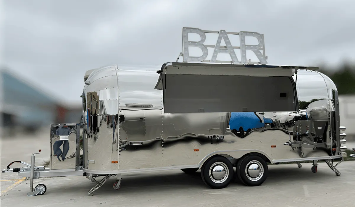 Airstream gastrotrailer 580 cm – najobľúbenejší dvojnápravový foodtrailer, vnútro 560×200×200 cm, COC