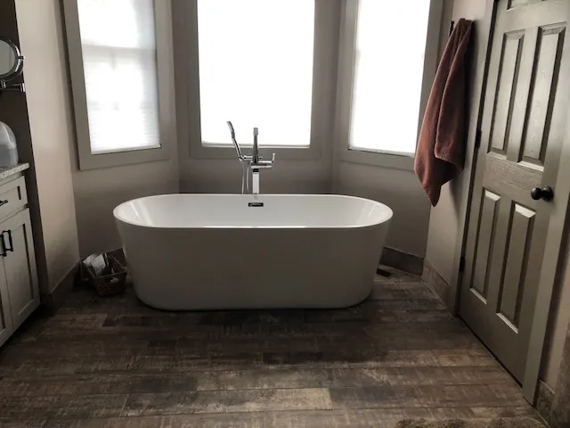 master_bath_tub_after