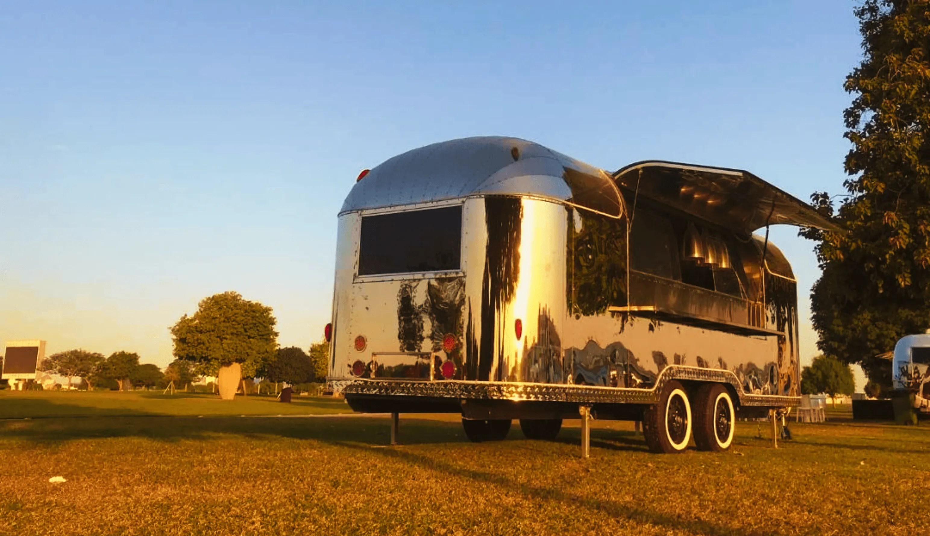 Zlatý Airstream gastrotrailer – investičné aktívum a pasívny príjem z prenájmu