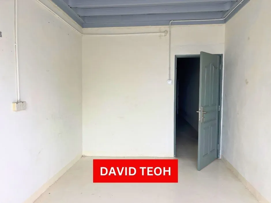 first floor hostel workers for rent at taman merak