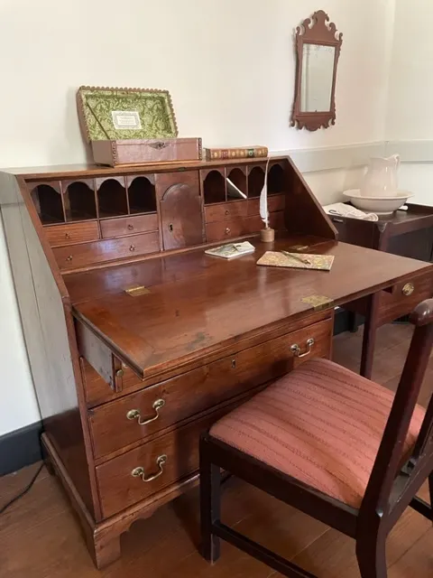 office desk and chair at Patrick Henrys Scotchtown