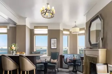 Fairmont Le Château Frontenac Gold lounge