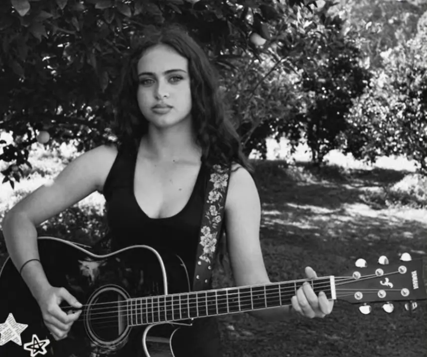 Samira Bicknell Guitarist