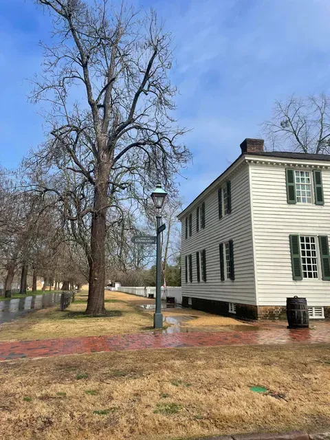 Corner exterior view of the Geddy House on Colonial Williamsburg's Duke of Gloucester Street, where Anne Geddy resided