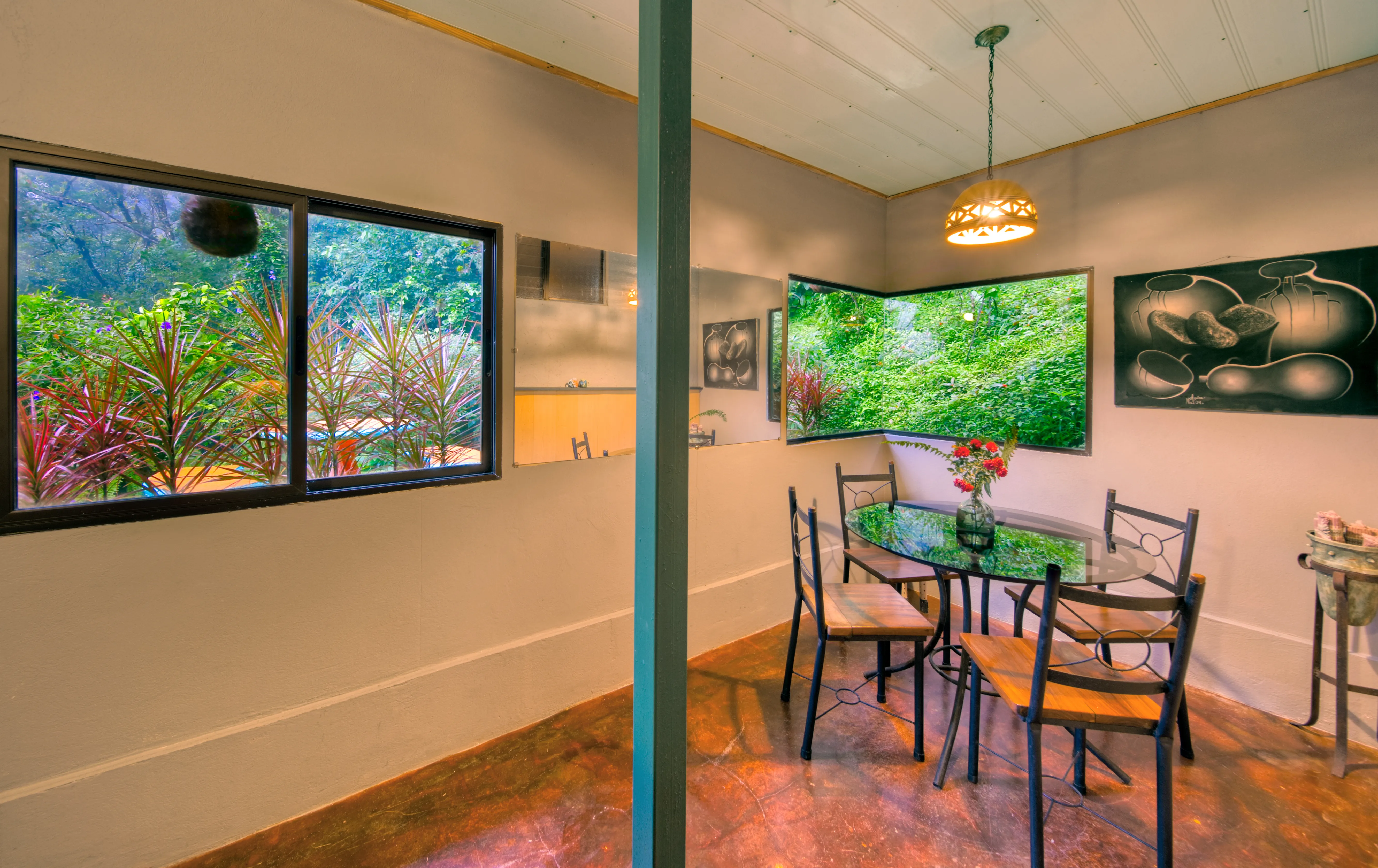 Sun Suite Dining Area