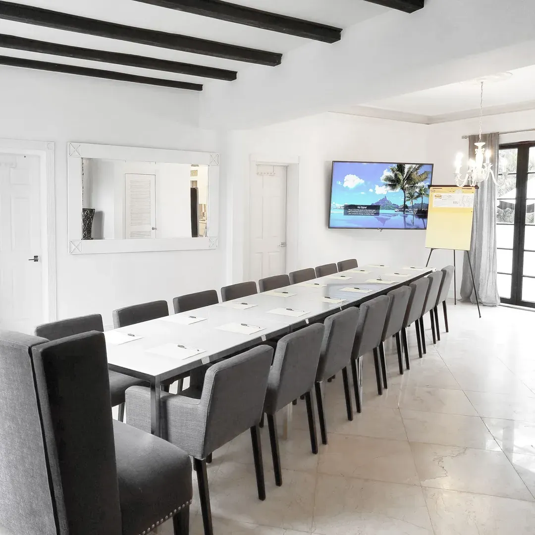 spacious dining room can be customized as a boardroom