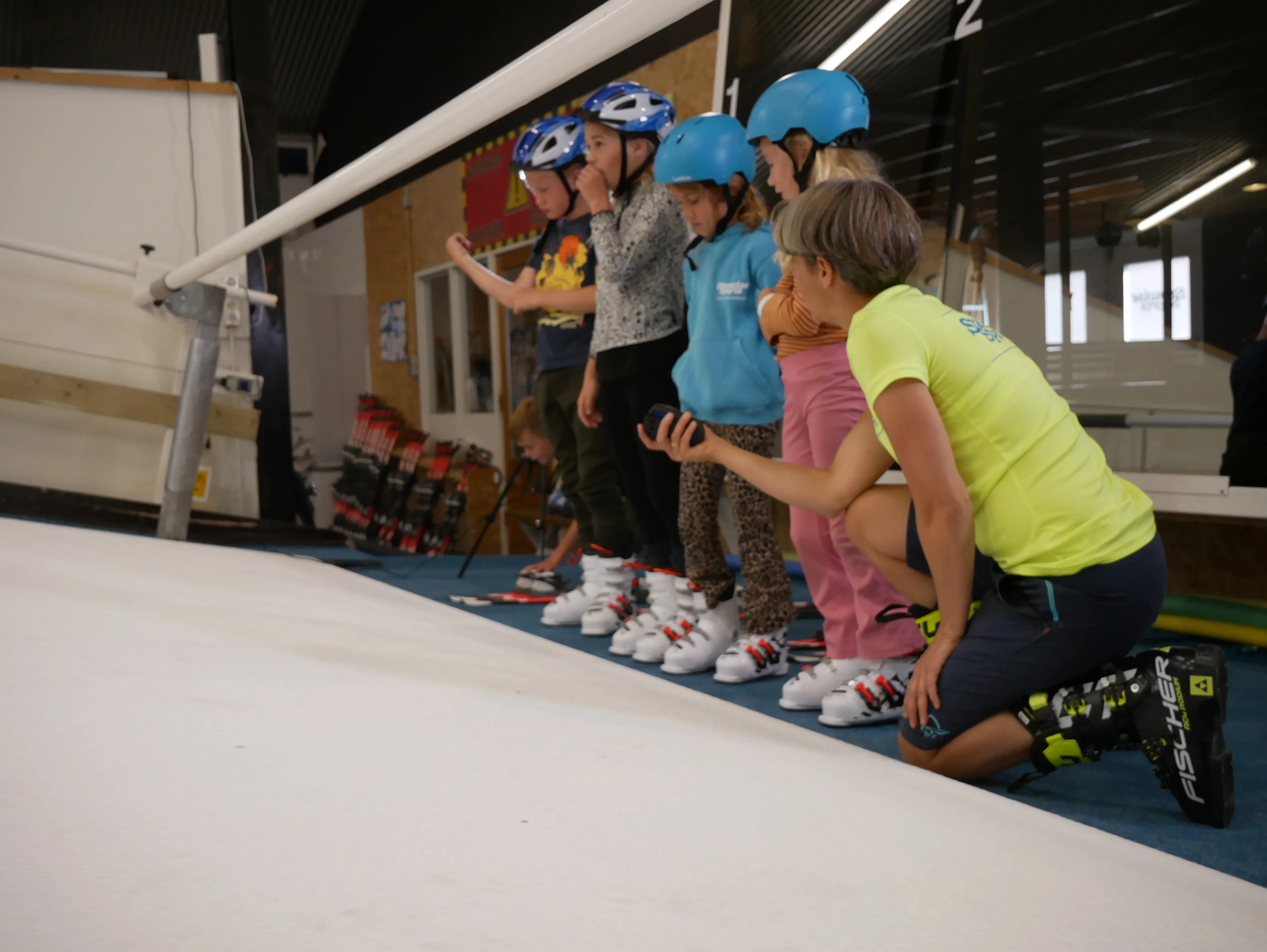 Kinderskiles, indoor kun je ook leren skien 