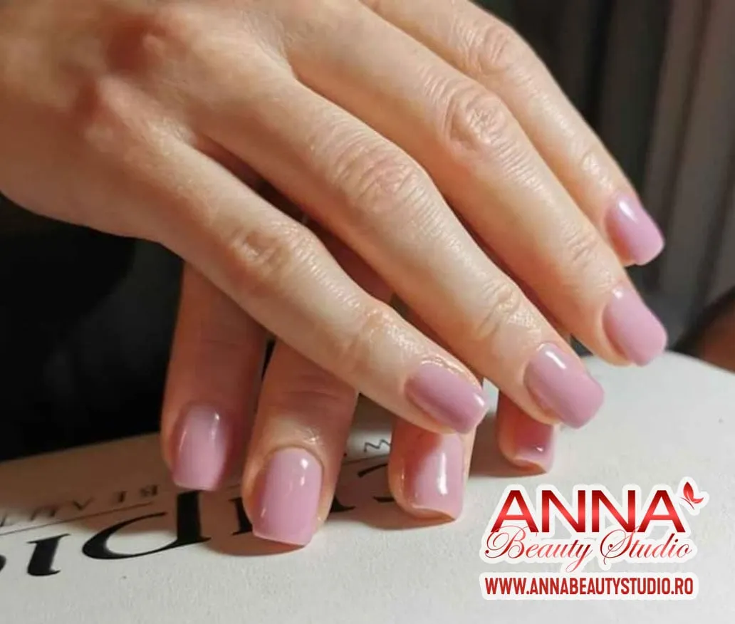 manichiura semipermanenta roz annabeautystudio.ro