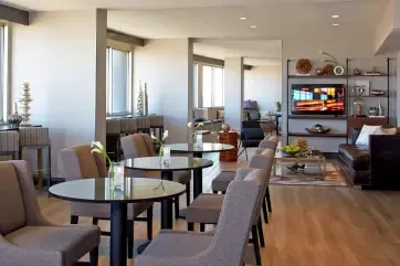 Renaissance St. Louis Airport Hotel Club Lounge