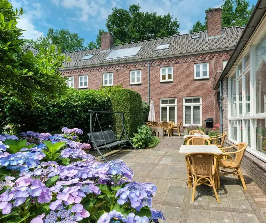 terras met zitjes retraitelocatie