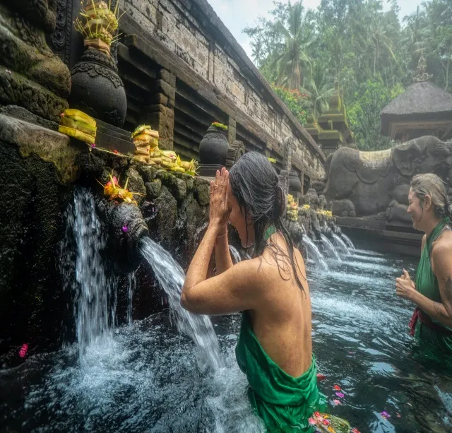 Tirta Empul Water Temple, Tampaksiring, Bali, Indonesia. Free Bali Hotel Stays