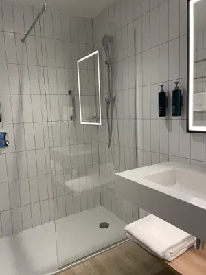 bathroom Hilton Garden Inn Riga Old town