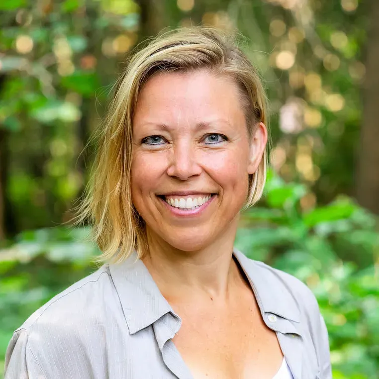 ingrid de graaff lachend in de camera