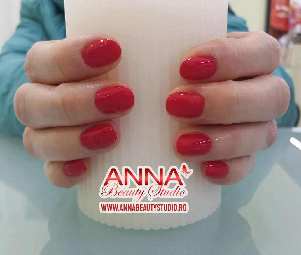 manichiura semipermanenta rosie annabeautystudio.ro