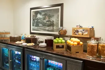 Marriott Syracuse Downtown M Club Lounge