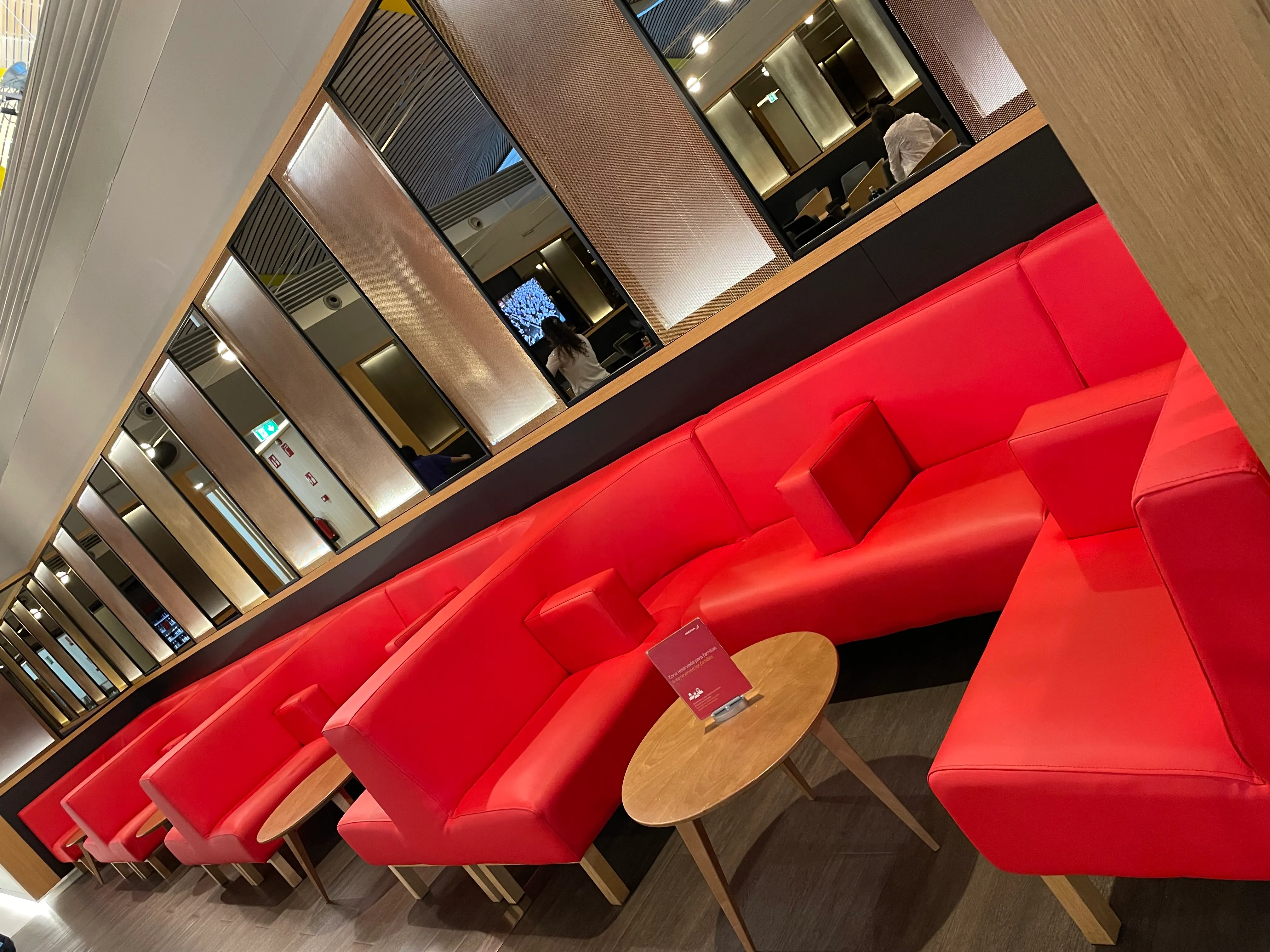 Iberia Premium Lounge Dalí