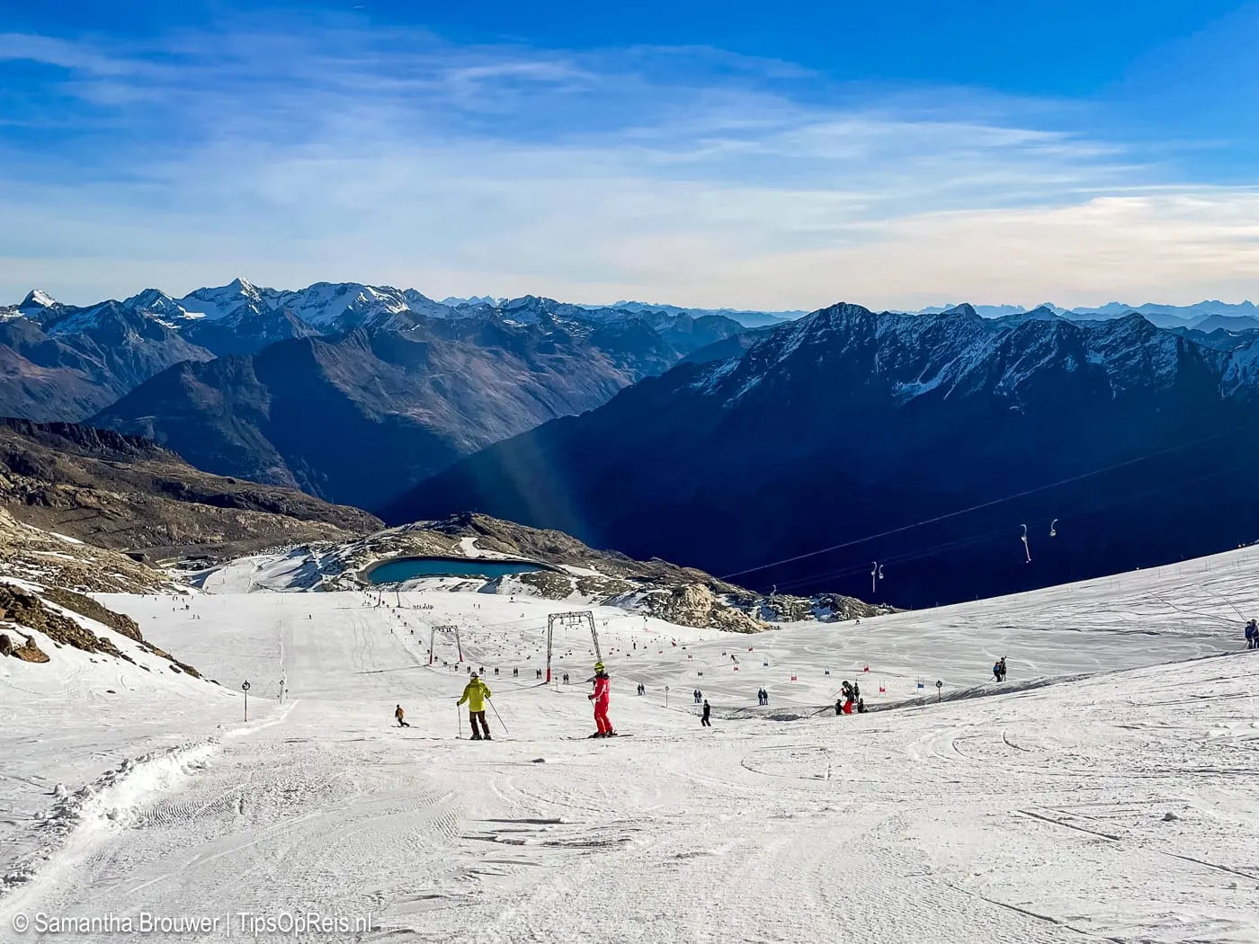 Overzichtsfoto Sölden gletsjer met testcenter en skiliften tijdens de WinterOpening