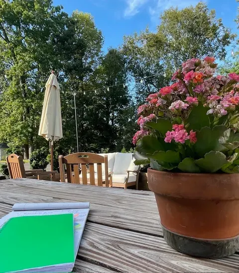 My blogger's notebook and writing pad on the picnic table at the Rochambeau Roadside Inn retro motel I stayed at for a workcation