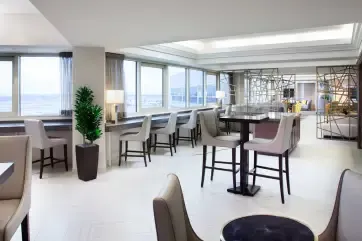 Sheraton Gateway Los Angeles Hotel Executive Lounge