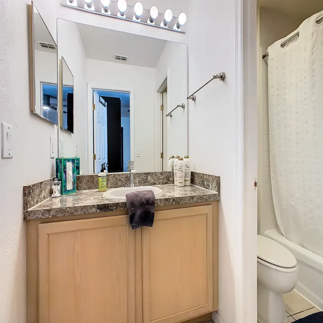 Bathroom #6 with Bathtub & Shower Combo