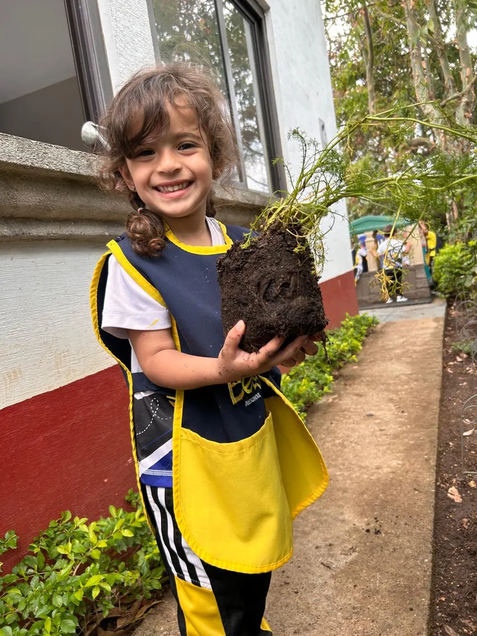 Niños jugando en Colegio WonderBees, Cayalá zona 16