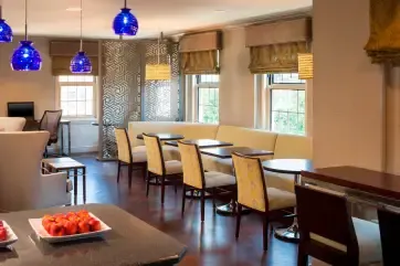 Sheraton Commander Hotel Club lounge