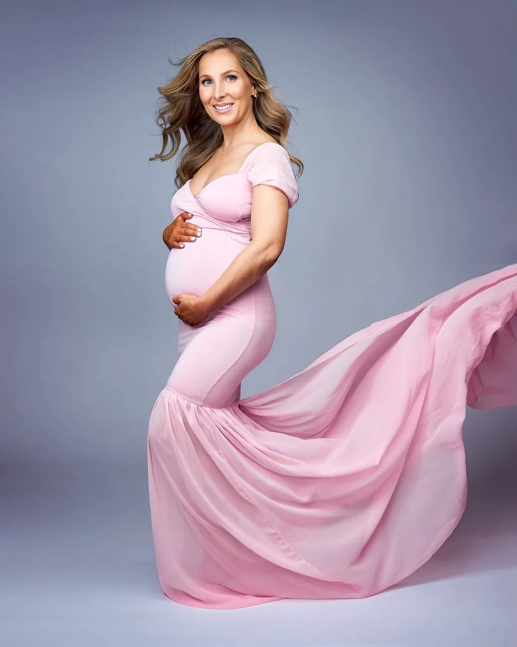 Maternity Photo | Maternity Photoshot | White  pregnant woman in flowing pink dress and flowing blond hair | Washington DC 