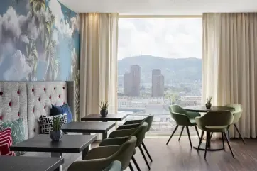 Renaissance Zurich Tower Hotel Renaissance Club Lounge